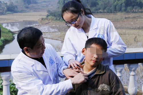 我院医生下乡义诊,深入接触广大民众